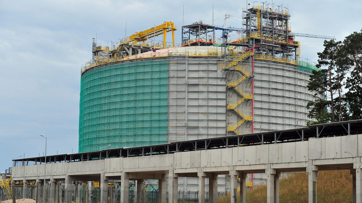 Zbiorniki terminalu LNG w Świnoujściu są gotowe na pierwszą dostawę gazu skroplonego - zakończono kluczowe procesy poprzedzające pierwszy transport tego surowca, w tym osuszanie i redukcję tlenu w instalacji – informują służby prasowe inwestora - spółki Polskie LNG.