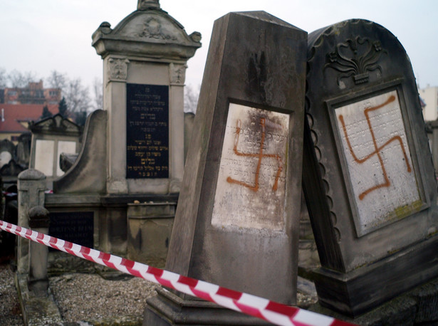 Kuriozalna obrona swastyki. Białostocki prokurator obiektem drwin