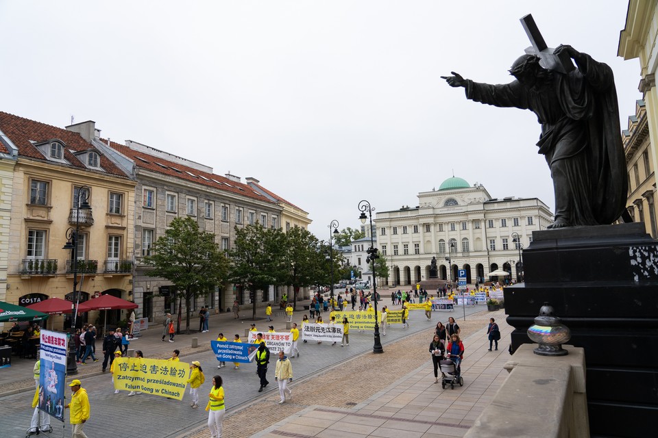 Marsz Falun Gong w Warszawie