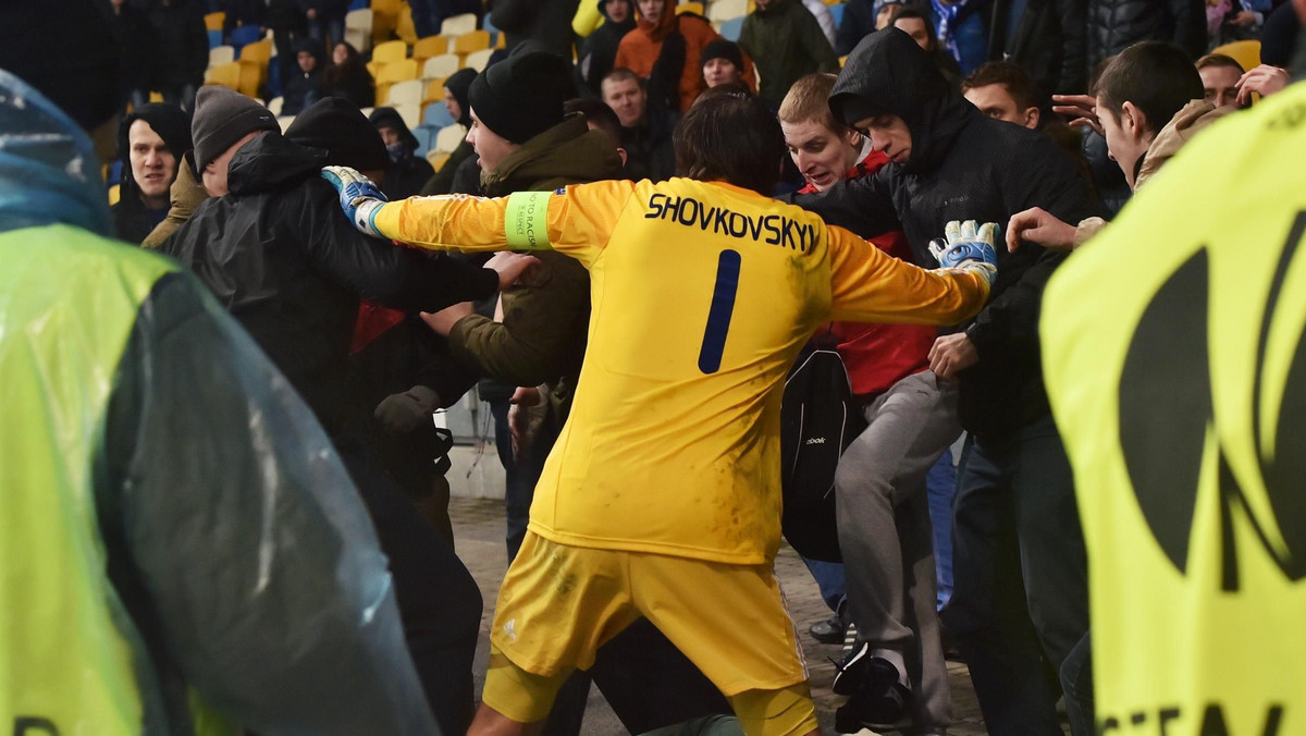 Podczas ostatniego meczu Ligi Mistrzów pomiędzy Dynamem Kijów a Chelsea doszło do niebezpiecznych i odrażających scen na stadionie. Grupa kibiców zaatakowała czterech czarnoskórych fanów. Całe zdarzenie zostało nagrane przez kamery telewizyjne. UEFA jeszcze nie zdecydowała, jaką karę nałoży na ukraiński klub, natomiast włodarze zespołu przedstawili szokujące rozwiązanie tego problemu.