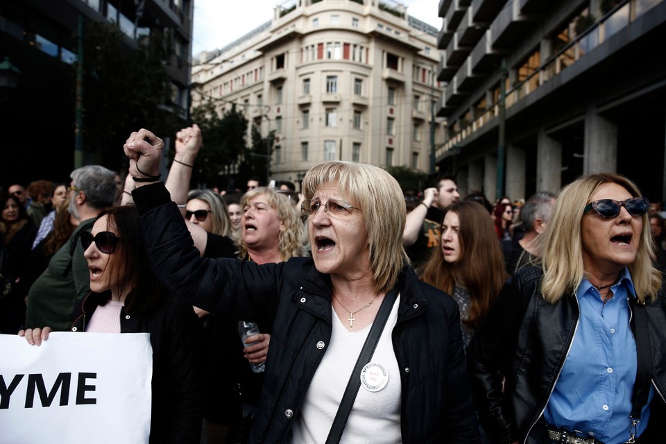 Katastrofa kolejowa i protesty. Dziesiątki tysięcy ludzi na ulicach Aten