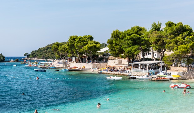 Albanija