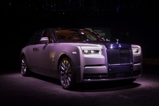 Jeździli nim królowa Elżbieta i John Lennon. Rolls-Royce zaprezentował kolejną generację modelu Phantom [ZDJĘCIA]