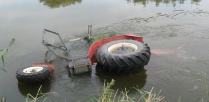 Strażacy wyłowili traktor z Warty