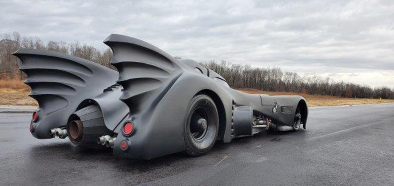 Batmobil, DeLoren z powrotu do przyszłości i Ecomobil pogromcy duchów wystawione na sprzedaż