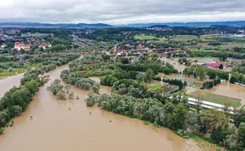 Tragiczne skutki powodzi na Dolnym Śląsku. Nieoficjalnie: 10 ofiar, wiele zaginionych