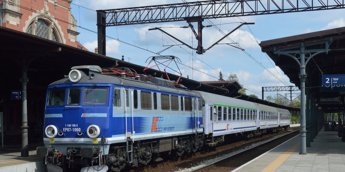 Udział PKP Intercity w rynku przewozów kolejowych wyniósł 49,4 proc.
