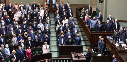 PiS traci większość! Trzech posłów zakłada własne koło