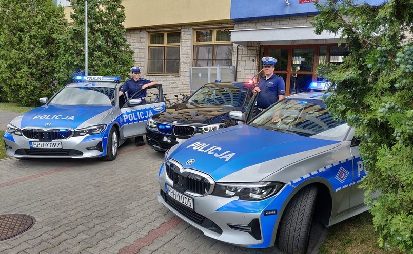 W środku nieoznakowane BMW 330i Gran Turismo policji mazowieckiej