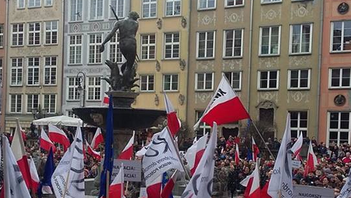 Ostatnia odbyła się dwa tygodnie temu. Zwolennicy Komitetu Obrony Demokracji demonstrowali wtedy w obronie wolnych mediów. Tym razem - jak tłumaczą organizatorzy - marsz odbędzie się pod hasłami ochrony obywateli przed działaniem ustaw naruszających ich wolność. Spodziewanych jest kilka tysięcy osób.