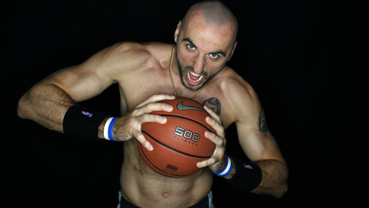 Choć Marcin Gortat nie rozegrał jeszcze żadnego meczu w barwach Phoenix Suns, to jego nowi koledzy już wypowiadają się o nim w samych superlatywach. Największy gwiazdor Słońc Steve Nash przyznał, że czekał na kogoś takiego jak Polak. - On bardzo nam się przyda - przyznał rozgrywający na łamach "Arizona Central".