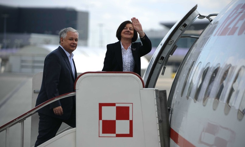 19 maja 2009 roku. Lech i Maria Kaczyńscy wchodzą na pokład Tu-154M