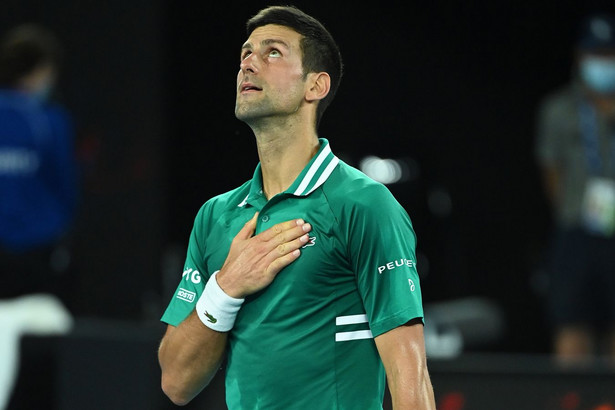 Novak Djokovic z awansem do półfinału Australian Open. PAP/EPA.