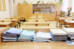 Niepewne pensje nauczycieli. "Bez uczniów, bez dodatków"