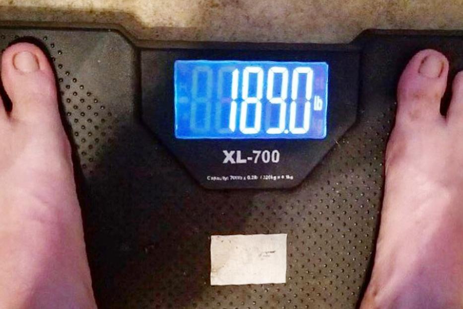 A borzasztóan túlsúlyos pár 144 kilót dobott le egy év alatt, és semmit nem vontak meg maguktól. Elmondják, mit ettek