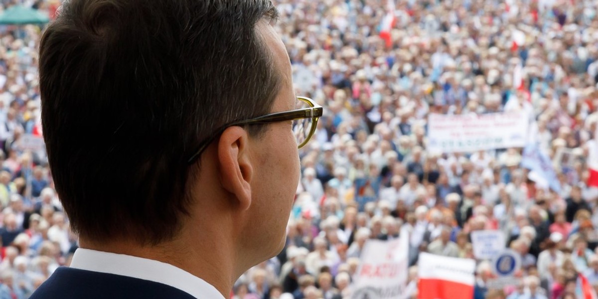 Rządzący poprzez Fundusz Solidarnościowy chcą wypchnąć poza regułę wydatkową nawet 15 mld zł - mówi Business Insider Polska Marek Rozkrut, główny ekonomista EY, jeden z twórców stabilizującej reguły wydatkowej.