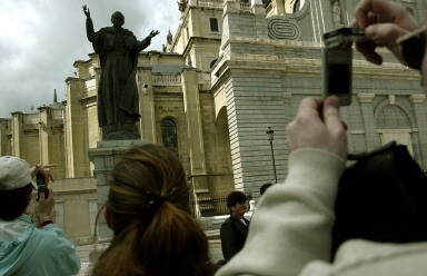 SPAIN-POPE-STATUE