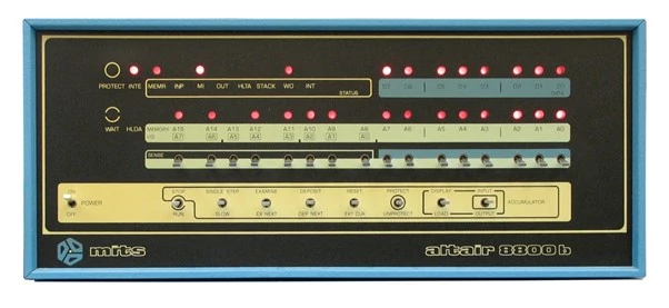 Przełączniki i diody na przednim panelu komputera Altair 8800