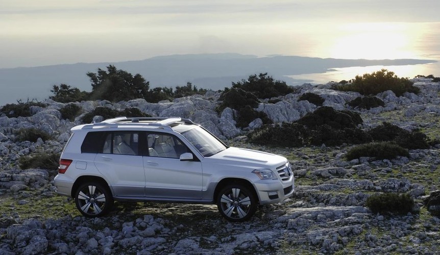 Poza tym na pokładzie trzystrefowa klimatyzacja plus wymyślne systemy bezpieczeństwa i rozrywki