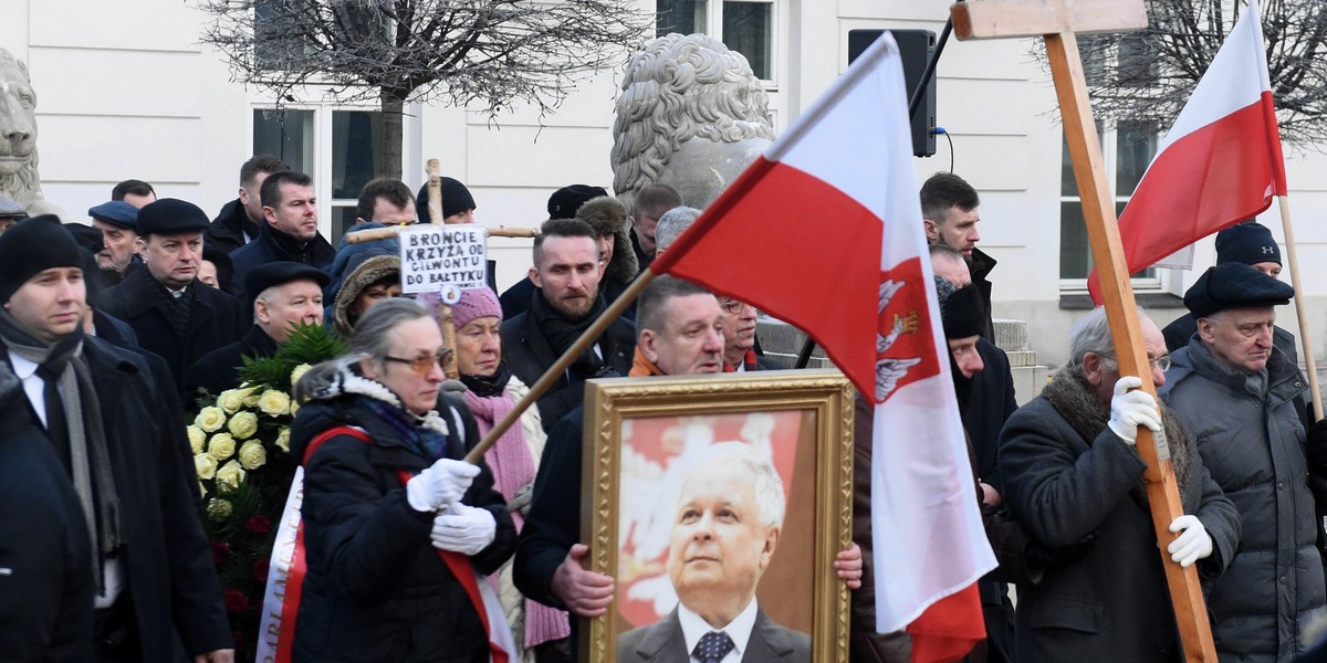 Kolejna gorąca miesięcznica