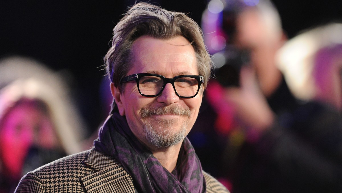 Gary Oldman w wywiadzie udzielonym magazynowi "Playboy" stanął w obronie znanego z antysemickich wypowiedzi Mela Gibsona. - Jesteśmy bandą hipokrytów. Poprawność polityczna to bzdura - powiedział aktor.