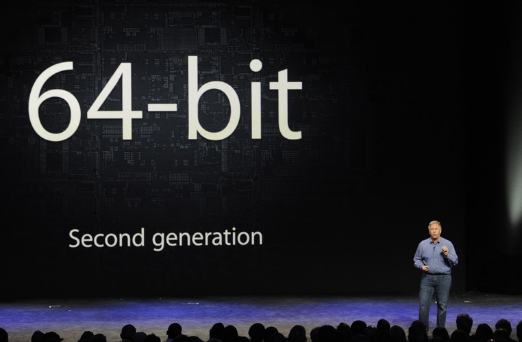 Zgodnie z tradycją dwa nowe iPhone’y to również nowy procesor Apple A8. 64-bitowy układ ma zagwarantować o 25% szybszą pracę urządzeń i o 50 proc. lepszą wydajność grafiki.