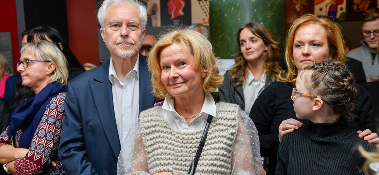 Odeszła z "Klanu", śmieje się z Hanki. Barbara Bursztynowicz parodiuje słynną scenę "w kartonach" [WIDEO]