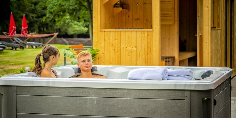 Hotel Niemcza Wino&SPA - zewnętrzne jacuzzi