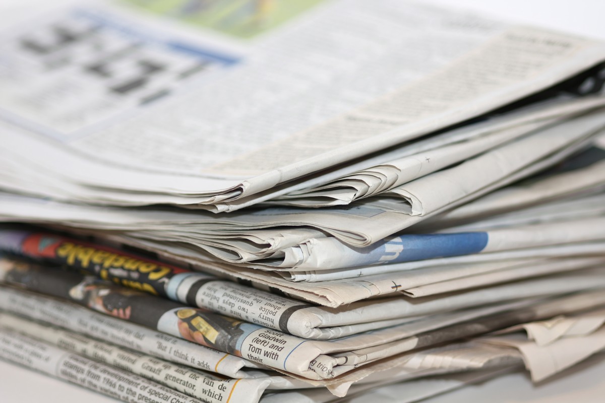 prasa, stos gazet