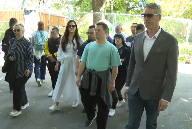 Tamara Vučić sa osobama sa Daunovim sindromom u Zoo vrtu