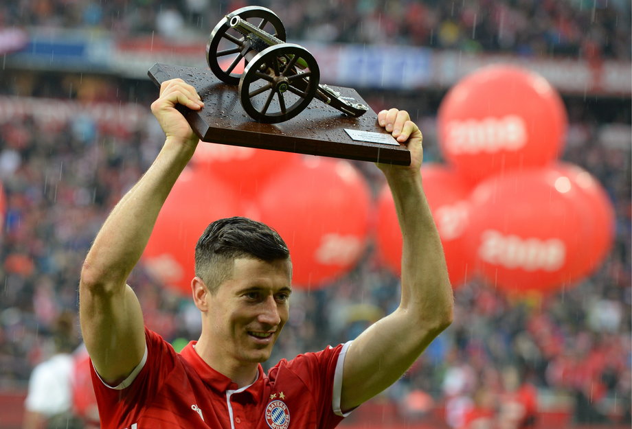 Robert Lewandowski świętuje zwycięstwo w Bundeslidze