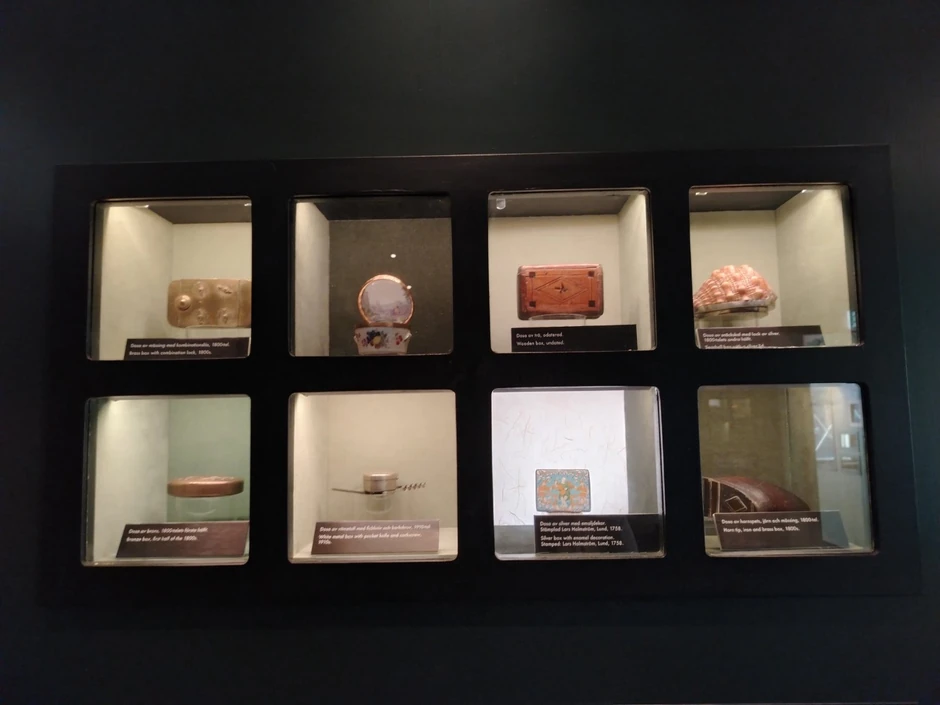 Kutijice u kojima se nekada držao snus