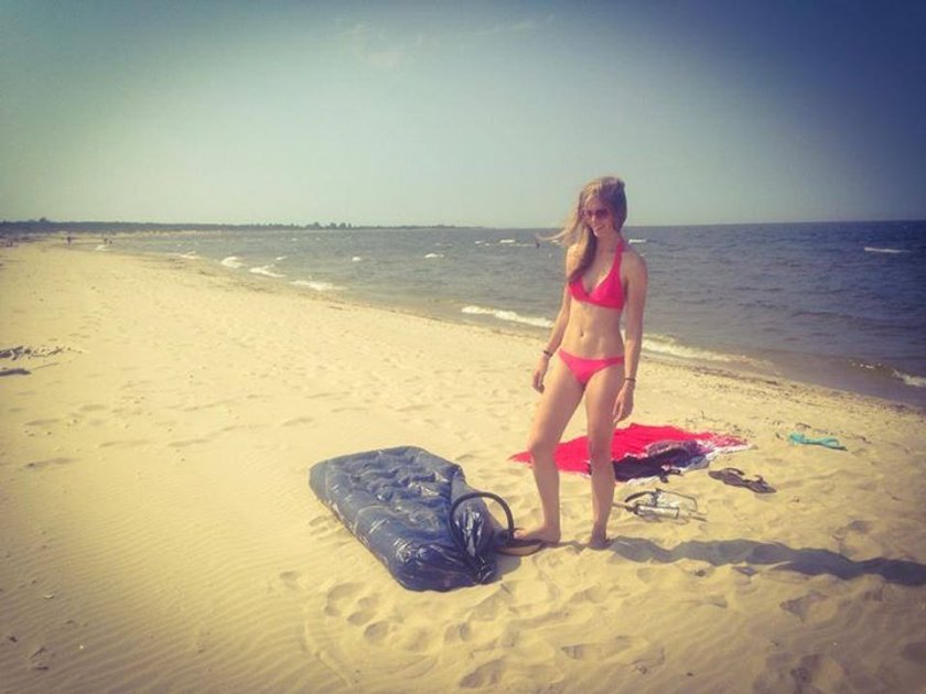 Julia Pietrucha w bikini na plaży