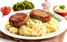 dietetyczny-mielony-z-pieczonymi-ziemniakami-i-burakami