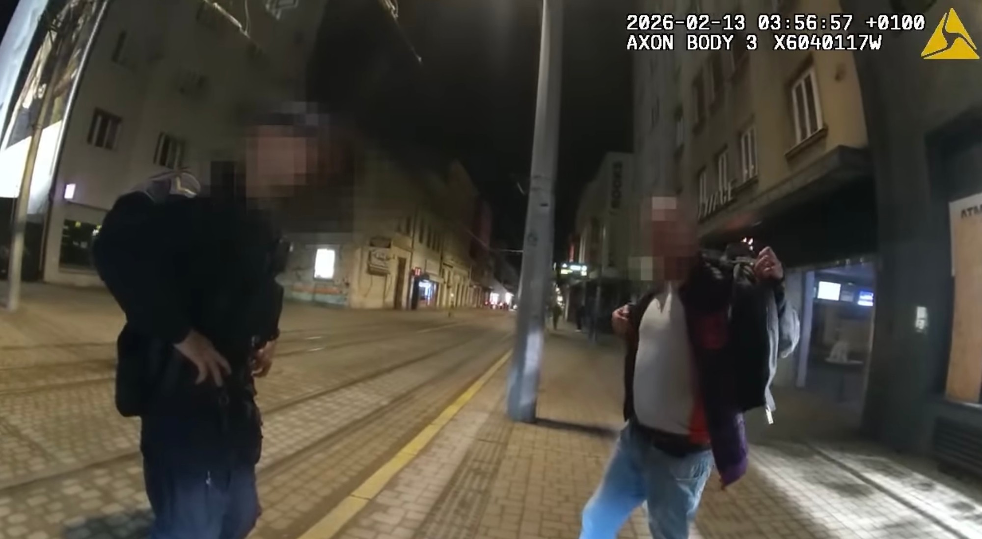 Muž nožom ohrozoval ľudí na Obchodnej ulici v Bratislave.