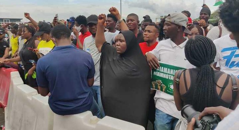 #EndSARS protesters at the Lekki-Epe toll gate, Lagos [Pulse]