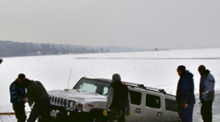 Újra száguld a jeges Hummer