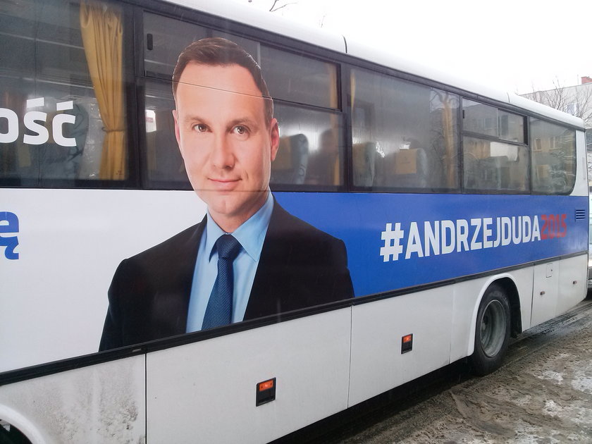 Andrzej Duda, kandydat PiS na prezydenta na swoim autobusie