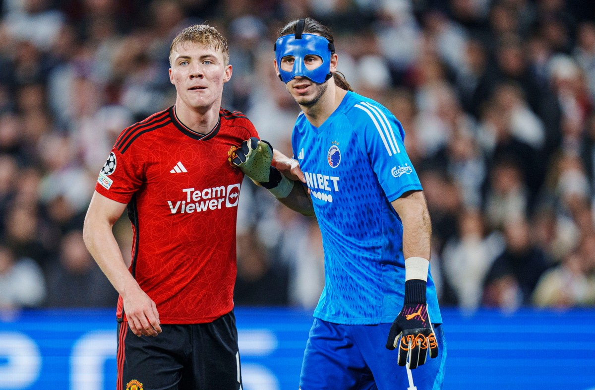 Kamil Grabara i Rasmus Hojlund