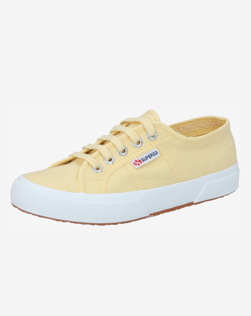 Sneakers «Cotu» in Hellgelb von Superga für rund 42 Franken, via About You.