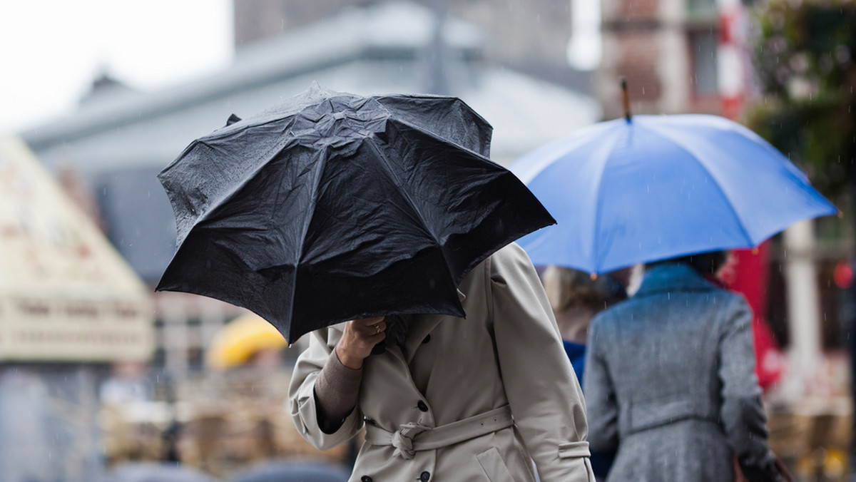 Deszcz nie da nam wytchnienia także w piątek. W ciągu dnia parasole przydadzą się niemal w całej Polsce. Na Podlasiu temperatura wyniesie 7 stopni, a na Podhalu - 4 stopnie. Najbliższe dni zapowiadają się podobnie.