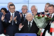 Jarosław Kaczyński w siedzibie PiS po ogłoszeniu sondażowych wyników wyborów