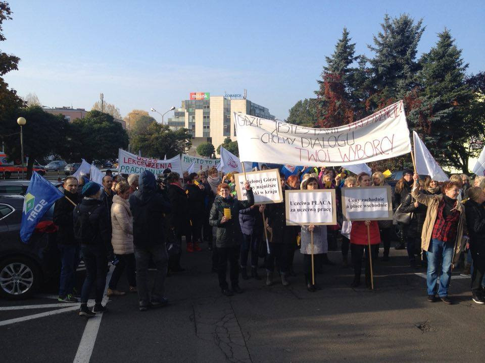 
Żółta kartka dla Kubickiego. "Zarabiamy za mało"