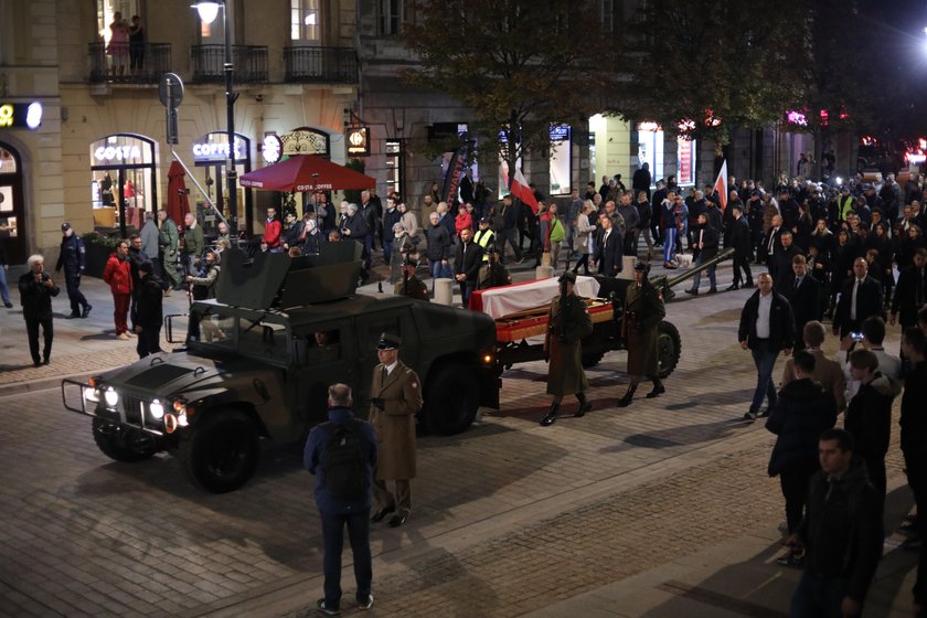 Kondukt żałobny na ulicach Warszawy