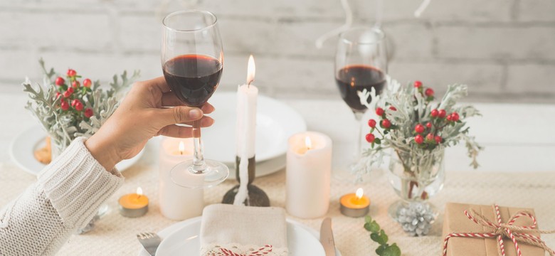 Uwaga na cukier, kwasy i… wino. Jak dbać o zęby w czasie świąt?