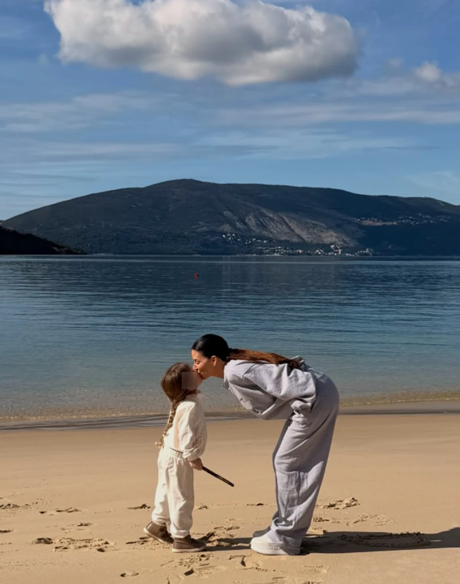 Ana Sević na odmoru sa porodicom