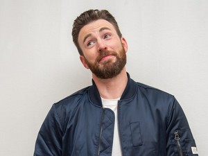 Nagyon kínos: Chris Evans véletlenül posztolta a péniszét az Instagramon