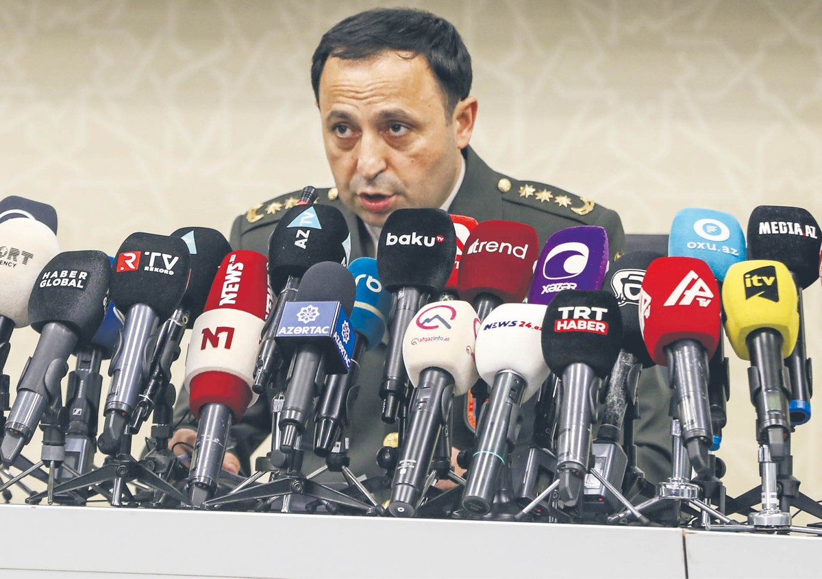 Anar Ejwazow, szef służby prasowej armii Azerbejdżanu, tuż po ogłoszeniu „lokalnych działań antyterrorystycznych” w Górskim Karabachu