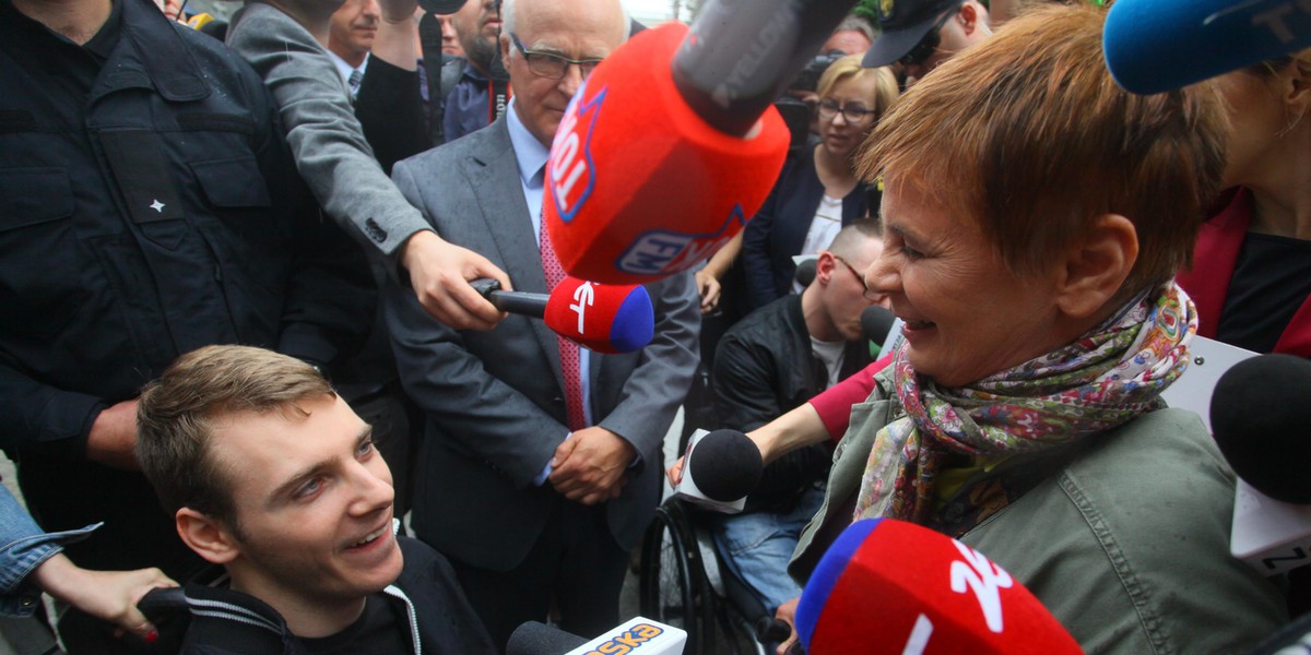 Ochojska chce pośredniczyć między protestującymi a rządem