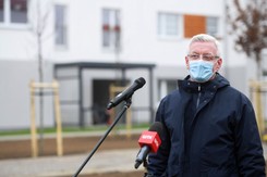 Jaśkowiak: Najpierw zaszczepiłbym honorowych obywateli Poznania. Szefernaker: To skandal